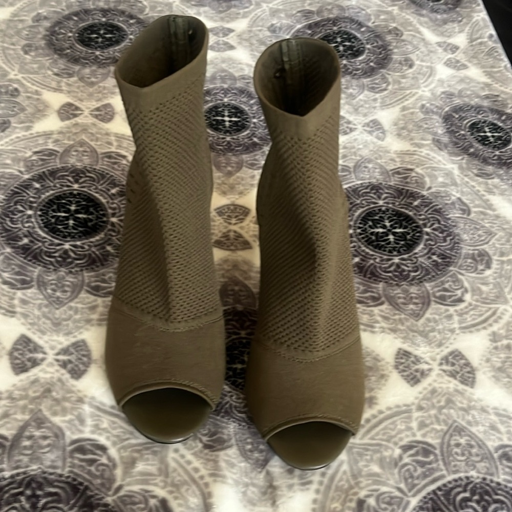 Express Size 9 . Olive Green Booties. Never worn